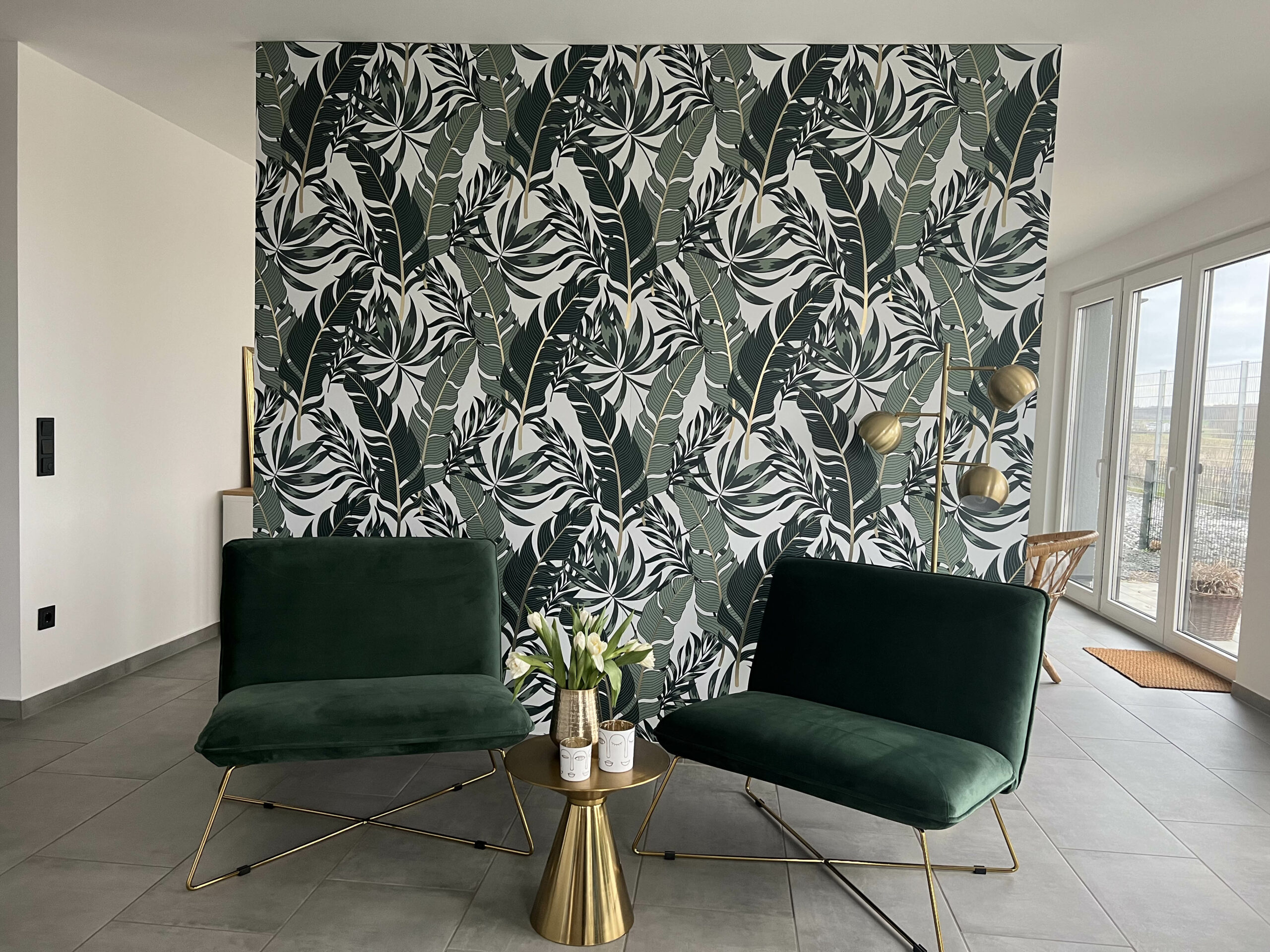 Designwand Blumen und Blätter grün Goldeffekt